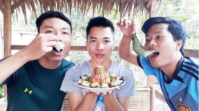 5 kênh du lịch - ẩm thực hot nhất miền Tây: Khoai Lang Thang sắp đạt nút vàng, một YouTuber trẻ tuổi khác đã làm được điều đó từ lâu - Ảnh 59.