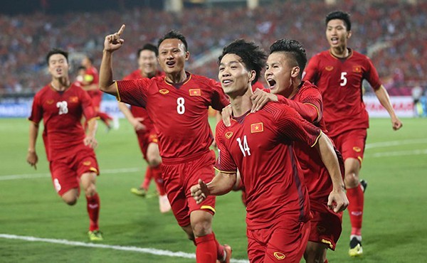 HLV Park Hang Seo băn khoăn chọn hợp đồng hay World Cup - Ảnh 2.