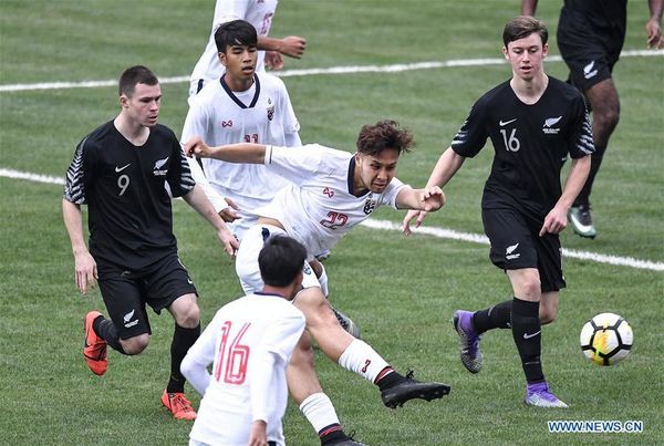 Thái Lan gây sốt với tân binh Bundesliga, quyết chiến Việt Nam - Ảnh 2.