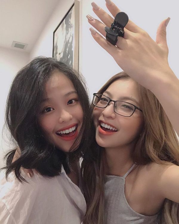 Giữa tin đồn chia tay Quang Hải, Nhật Lê bất ngờ khoe nhẫn cưới và váy cô dâu - Ảnh 3. Giữa tin đồn chia tay Quang Hải, Nhật Lê bất ngờ khoe nhẫn cưới và váy cô dâu - Ảnh 3.