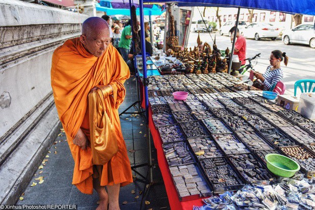 Du lịch Thái Lan và 20 điều khiến du khách “té ngửa”: Chợ giữa đường ray là bình thường, chuối khổng lồ cũng không phải chuyện lạ! - Ảnh 12.