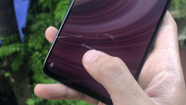 Trên tay Vsmart Live: Không tai thỏ, Snapdragon 675, cảm biến vân tay dưới màn hình, 3 camera, giá 6.9 triệu - Ảnh 16. Trên tay Vsmart Live: Không tai thỏ, Snapdragon 675, cảm biến vân tay dưới màn hình, 3 camera, giá 6.9 triệu - Ảnh 16.