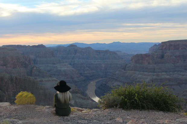 Nhờ dân mạng xóa giúp người yêu cũ ra khỏi bức ảnh, thanh niên thất tình nhận về rổ meme quá sức tưởng tượng - Ảnh 3. Nhờ dân mạng xóa giúp người yêu cũ ra khỏi bức ảnh, thanh niên thất tình nhận về rổ meme quá sức tưởng tượng - Ảnh 3.