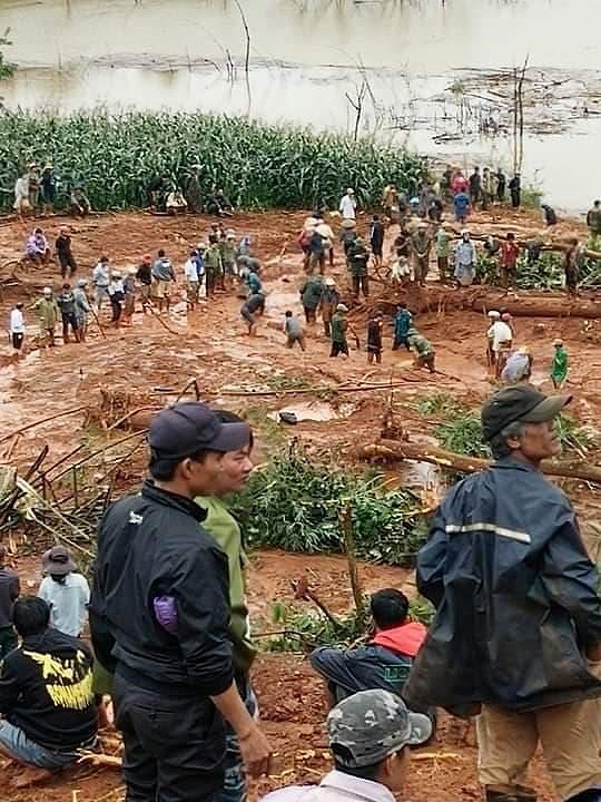 Đắk Nông: Mưa lớn, đồi lở nuốt chửng cả nhà ba người - Ảnh 3. Đắk Nông: Mưa lớn, đồi lở nuốt chửng cả nhà ba người - Ảnh 3.