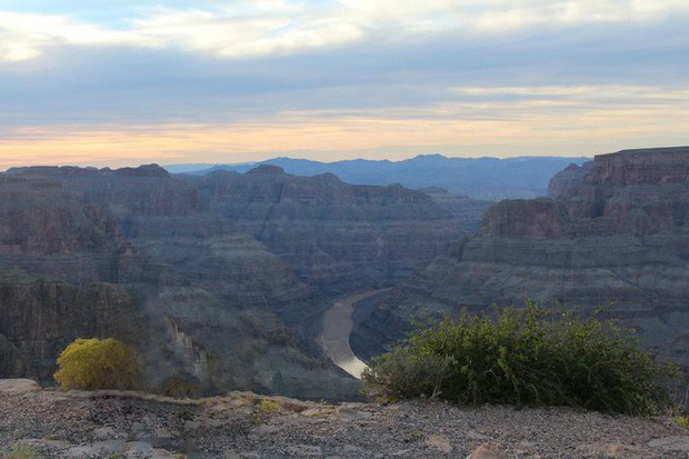Nhờ dân mạng xóa giúp người yêu cũ ra khỏi bức ảnh, thanh niên thất tình nhận về rổ meme quá sức tưởng tượng - Ảnh 4. Nhờ dân mạng xóa giúp người yêu cũ ra khỏi bức ảnh, thanh niên thất tình nhận về rổ meme quá sức tưởng tượng - Ảnh 4.