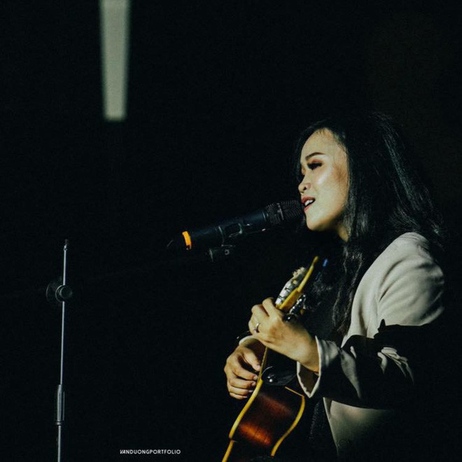 Tuyển thủ U22 Việt Nam khoe tình yêu 5 năm ngọt ngào: Tôi rèn luyện sự kiên trì bằng cách yêu em - Ảnh 4. Tuyển thủ U22 Việt Nam khoe tình yêu 5 năm ngọt ngào: Tôi rèn luyện sự kiên trì bằng cách yêu em - Ảnh 4.