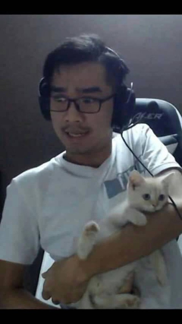 Nhìn lại hành trình gần 10 năm của PewPew: Từ chàng streamer chỉ mặc quần đùi khi lên sóng đến chủ 3 cửa hàng bánh mì ở Sài Gòn - Ảnh 5. Nhìn lại hành trình gần 10 năm của PewPew: Từ chàng streamer chỉ mặc quần đùi khi lên sóng đến chủ 3 cửa hàng bánh mì ở Sài Gòn - Ảnh 5.