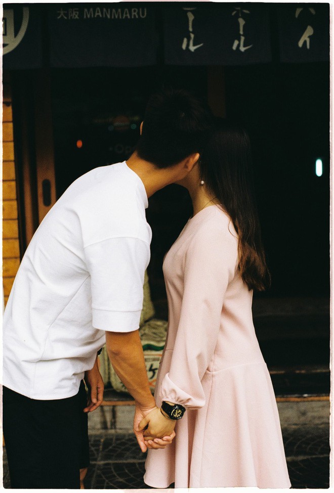 Tuyển thủ U22 Việt Nam khoe tình yêu 5 năm ngọt ngào: Tôi rèn luyện sự kiên trì bằng cách yêu em - Ảnh 6. Tuyển thủ U22 Việt Nam khoe tình yêu 5 năm ngọt ngào: Tôi rèn luyện sự kiên trì bằng cách yêu em - Ảnh 6.