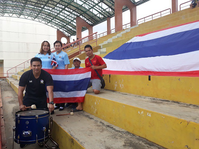 Có hành động đẹp với CĐV Thái Lan, fan Việt Nam nhận lại món quà lớn ở vòng loại World Cup - Ảnh 4.