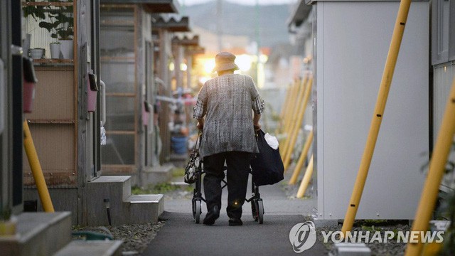 Người già ở Hàn Quốc: Hi sinh tất cả cho con cái, đến khi về hưu, sống trong cô đơn và chết trong cô độc - Ảnh 2.