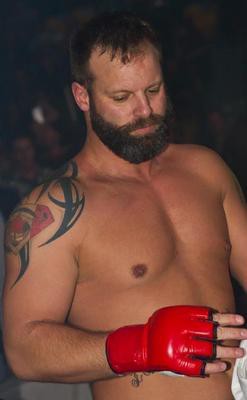 Võ sĩ MMA khổng lồ nặng 193kg gặp cái kết bẽ bàng khi tỉ thí đối thủ nhẹ hơn tới… 92kg - Ảnh 3.