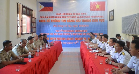Hải quân Việt Nam và Philippines giao lưu tại đảo Song Tử Tây - Ảnh 3.