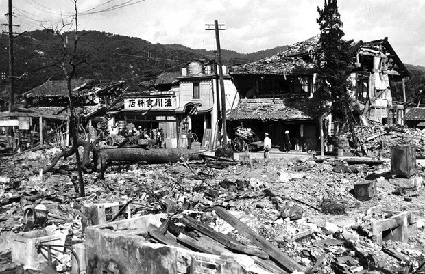 Ám ảnh cảnh trái ngược nhau ở Hiroshima trước và sau khi bị ném bom - Ảnh 13.