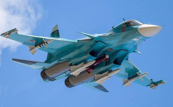 Cận cảnh thiệt hại của Thú mỏ vịt Su-34 sau vụ va chạm trên bầu trời Lipetsk - Ảnh 15.