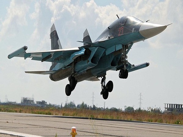 Cận cảnh thiệt hại của Thú mỏ vịt Su-34 sau vụ va chạm trên bầu trời Lipetsk - Ảnh 3.