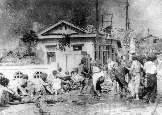 Ám ảnh cảnh trái ngược nhau ở Hiroshima trước và sau khi bị ném bom - Ảnh 8.