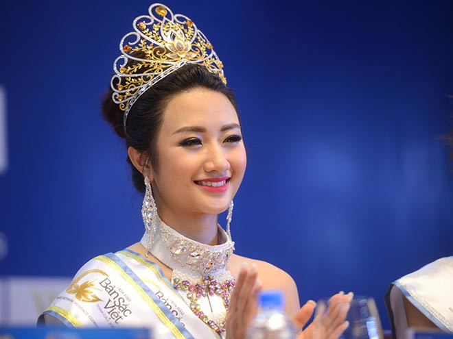 Hoa hậu Việt gây tranh cãi vì lấy chồng đại gia hơn 19 tuổi khi vừa đăng quang bây giờ ra sao? - Ảnh 1.