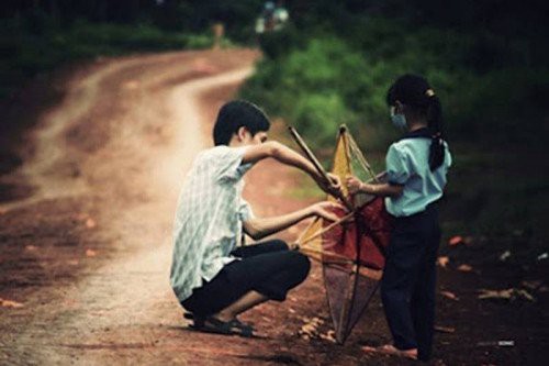 Tết trung thu ngày xưa: Hãy cùng lắng nghe những câu chuyện đầy cảm xúc về những kỷ niệm tết trung thu ngày xưa. Điều gì khiến chúng ta yêu thích mùa trăng tròn này nhiều thế? Hãy xem những hình ảnh tết trung thu cổ điển để tìm hiểu thêm về những nét đẹp truyền thống của nền văn hóa Việt Nam.