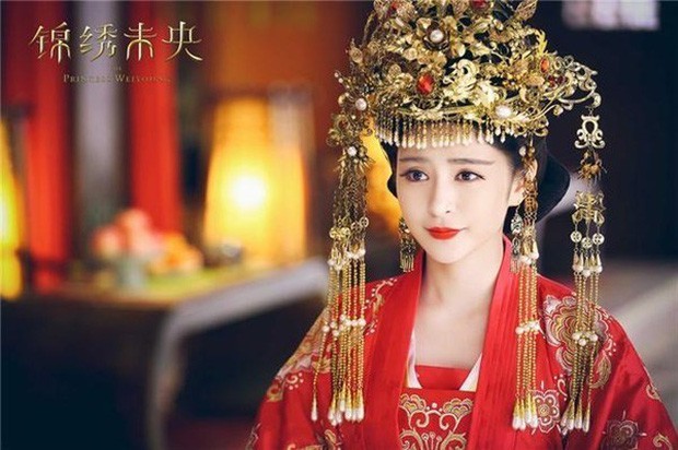 5 mỹ nhân “đệ nhất thiên hạ” trên màn ảnh Hoa ngữ: Thượng thần Dương Mịch bít cửa trước cô cô Lý Nhược Đồng - Ảnh 1.