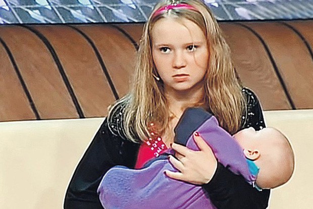 Nga: Hàng trăm bé gái làm mẹ ở tuổi trẻ con - Bi kịch và những con số giật mình - Ảnh 2.
