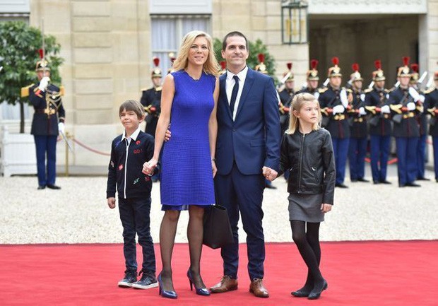 Điều ít biết về 2 cô con gái riêng của Đệ nhất phu nhân Pháp, 1 trong 2 còn là bạn cùng lớp với cha dượng Macron - Ảnh 2.