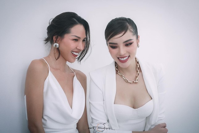 Không chỉ Hoàng Thùy Linh, hoa hậu, MC VTV cũng bị nghi yêu đồng giới - Ảnh 6.