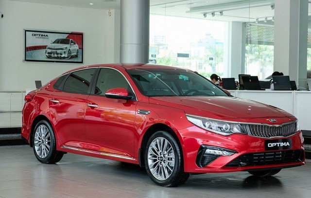 Cuộc chiến xe sedan giá 1 tỷ: Toyota Camry bất ngờ ế ẩm - Ảnh 7.