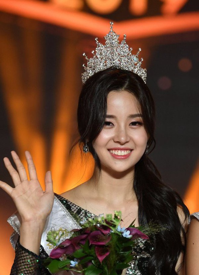 Tân Hoa hậu Hàn Quốc lộ nhan sắc thật trong ảnh selfie, Knet gay gắt: Không thể tin nổi đây là nhan sắc của Hoa hậu - Ảnh 3.