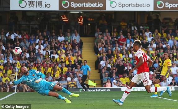 Tự tay vứt đi chiến thắng, Arsenal văng khỏi top 4 Premier League - Ảnh 1.