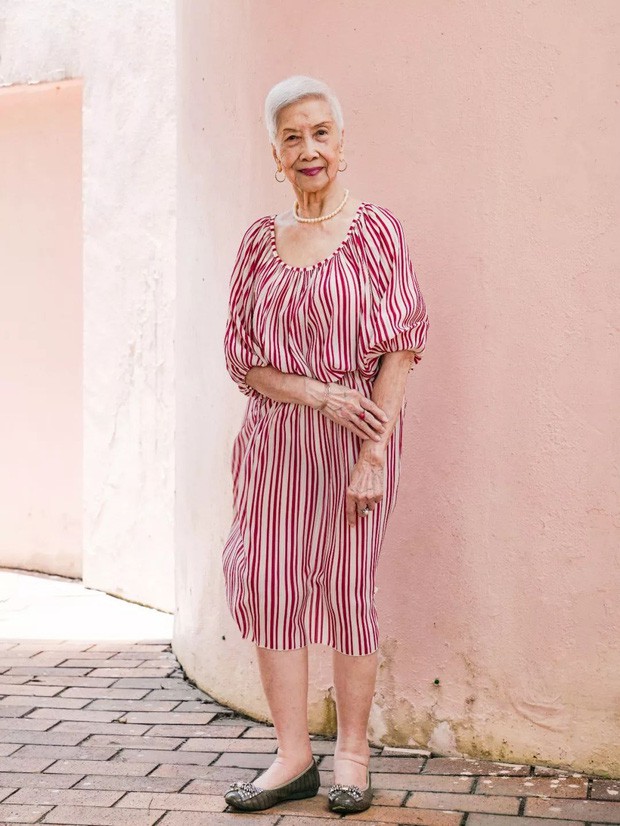 “Bà ngoại gân nhất Hong Kong: 96 tuổi trở thành người mẫu nổi tiếng được nhiều thương hiệu săn đón và cách sống “hãy là chính mình” đáng học hỏi - Ảnh 14.