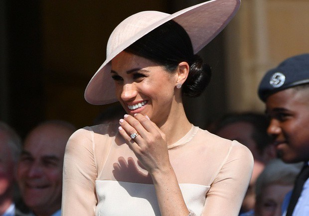 8 lần những quy tắc vàng của Hoàng gia Anh bị cặp đôi nổi loạn Harry và Meghan phá vỡ - Ảnh 1.