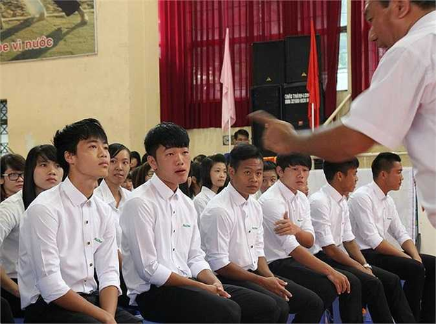 Ảnh hiếm thời đi học của dàn cầu thủ Việt: Ai cũng nhìn cực ngố tàu, riêng Xuân Trường gây bất ngờ với thành tích học tập khủng - Ảnh 22.