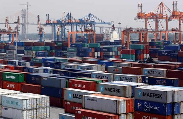 Bloomberg cảnh báo rủi ro nếu Việt Nam không đẩy nhanh tiến độ nâng cấp hạ tầng cảng - Ảnh 1.