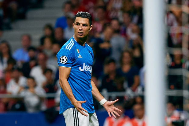 Ronaldo khó chịu ra mặt, phẫn nộ đến mức phải hét lên khi thấy đồng đội tham dứt điểm không chịu chuyền bóng - Ảnh 2.