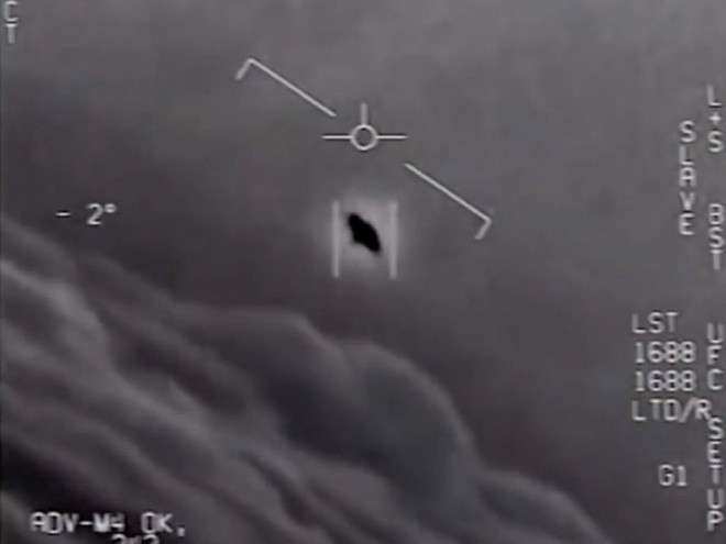Hải quân Mỹ: Video quay UFO bị rò rỉ là thật, xác nhận tiêm kích Mỹ đã chạm trán và truy đuổi đĩa bay - Ảnh 4.