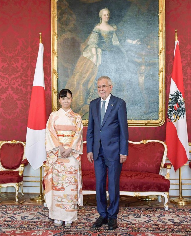 Công chúa Nhật Bản gây bất ngờ trong chuyến công du nước ngoài đầu tiên với màn lột xác từ diện mạo đến thần thái - Ảnh 1.