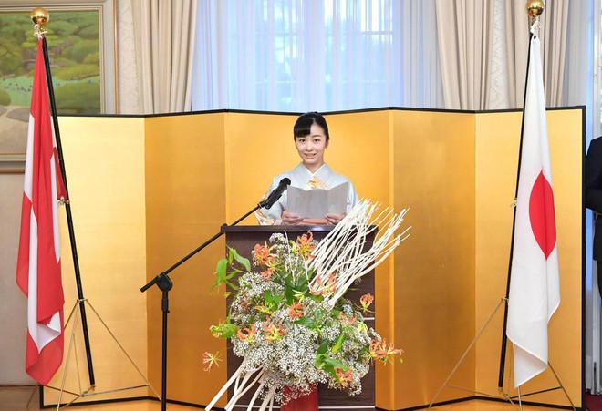 Công chúa Nhật Bản gây bất ngờ trong chuyến công du nước ngoài đầu tiên với màn lột xác từ diện mạo đến thần thái - Ảnh 4.