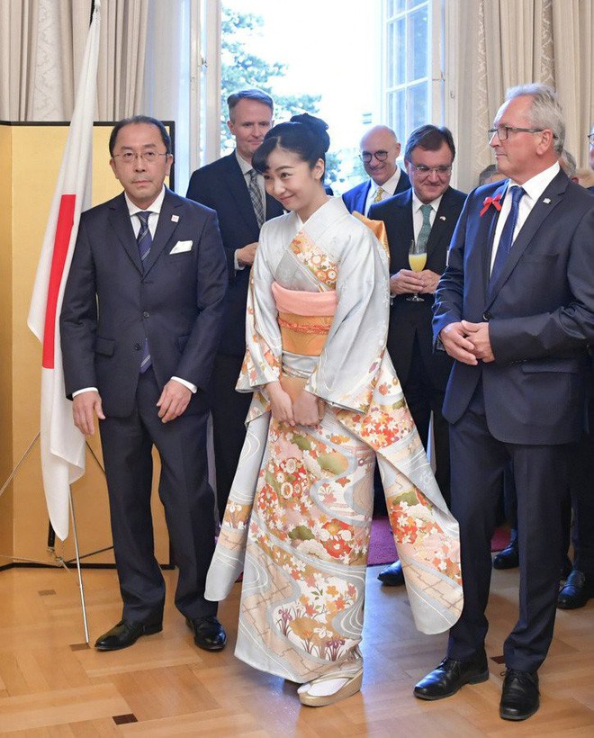 Công chúa Nhật Bản gây bất ngờ trong chuyến công du nước ngoài đầu tiên với màn lột xác từ diện mạo đến thần thái - Ảnh 5.
