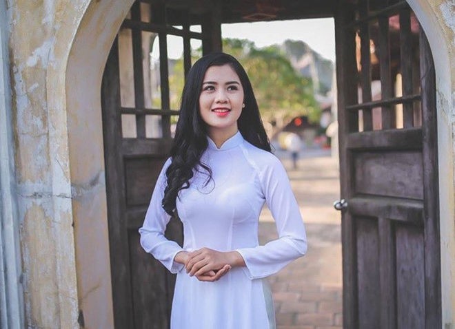 Top 5 cô vợ xinh đẹp của tuyển thủ Việt Nam - Ảnh 1.