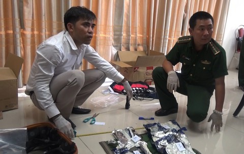 Bắt 2 người Nigeria đưa 15kg ma túy từ Tam giác vàng về Việt Nam - Ảnh 1.