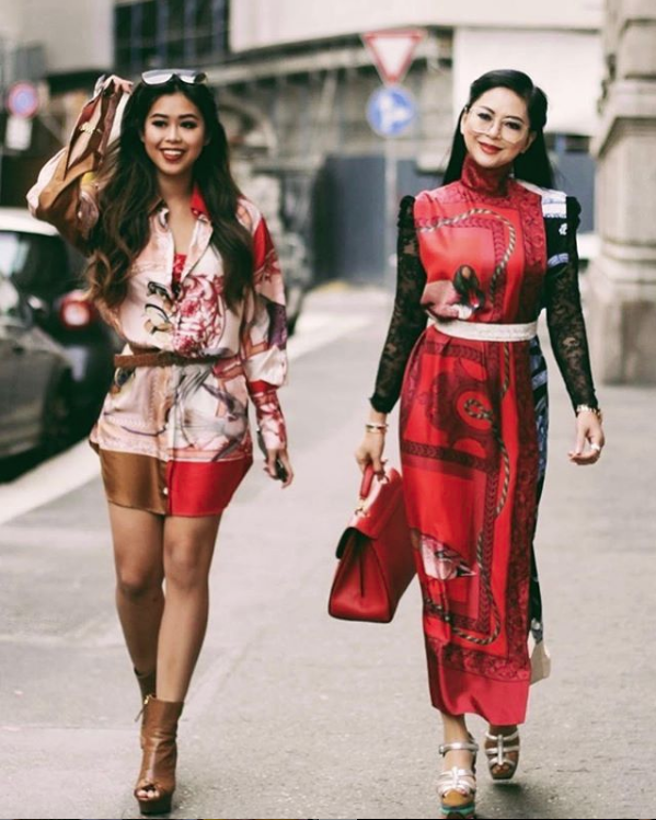 Thảo Tiên - ái nữ nhà Johnathan Hạnh Nguyễn lên đồ sang chảnh dự tuần lễ thời trang, nhưng nhan sắc hack tuổi của mẹ ruột đi cùng khiến ai cũng trầm trồ - Ảnh 10.