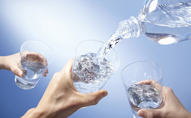 Tiến sĩ Nam khoa cảnh báo: 3 thói quen uống nước phá hỏng thận, rất nhiều người mắc - Ảnh 4.