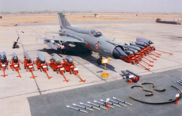 Quan tài bay MiG-21 lại rơi: CNQP Ấn Độ hạ gục máy bay của chính mình? - Ảnh 1.