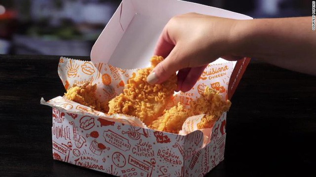 Dự đoán sai nhu cầu, khách ùn ùn kéo đến, cơn sốt bất ngờ khiến Popeyes đưa ra chiến dịch marketing lạ lùng, càng khiến khách hàng cuồng hơn - Ảnh 2.