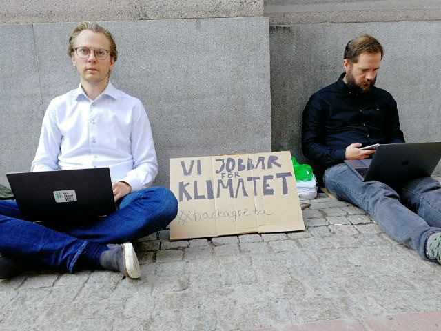 Sau báo Mỹ, đến lượt báo Úc nghi ngờ Greta Thunberg có đội ngũ PR chuyên nghiệp phía sau giúp tạo dựng tên tuổi và kiếm tiền trục lợi - Ảnh 4.