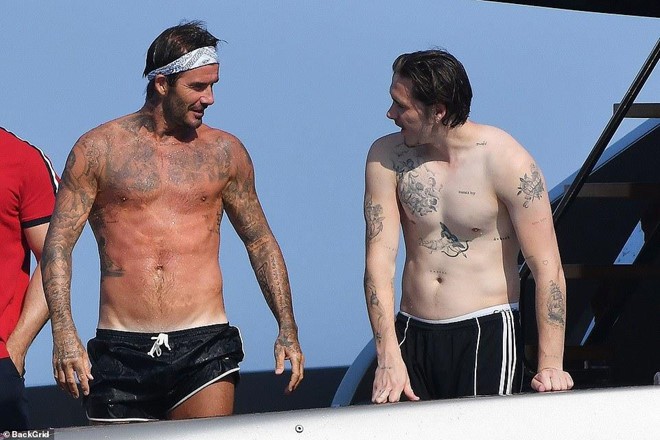 Ngoại hình trái ngược của Leonardo DiCaprio và David Beckham ở tuổi U50 - Ảnh 1.