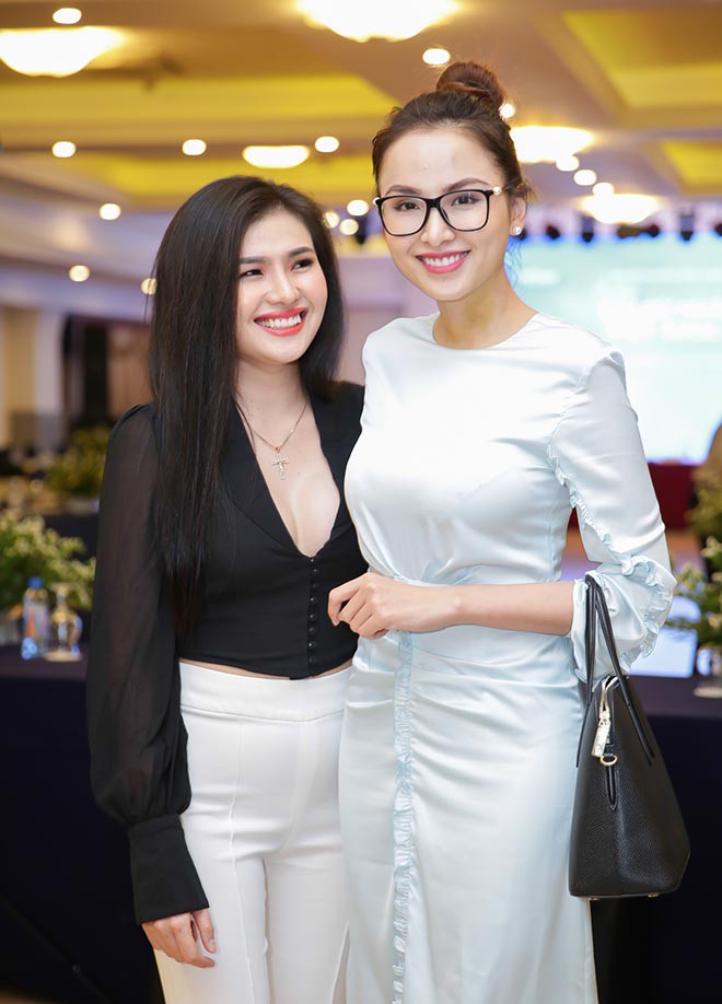 Hoa hậu Diễm Hương mặc giản dị đi sự kiện - Ảnh 5.