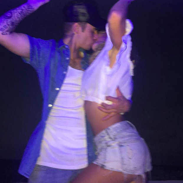 1 thập kỷ đã biến Hailey Baldwin từ fan cuồng ship Jelena thành cô dâu nắm tay Justin Bieber vào lễ đường như thế nào? - Ảnh 7.