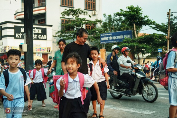 Ông bụt ở Sài Gòn tặng hơn 100 tỷ cho trẻ mồ côi: Nếu đã gọi mấy đứa nhỏ là con thì tiền bạc đừng để trong đầu - Ảnh 8.