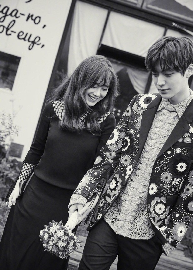 Danh tính tiểu tam xen giữa Goo Hye Sun và Ahn Jae Hyun: Bạn gái cũ Kim Bum và mỹ nhân U40 bốc lửa vào vòng nghi vấn - Ảnh 1.